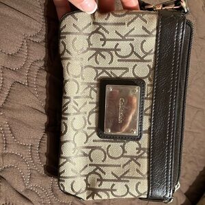 Calvin Klein women’s CK signature wristlet Clutch Wallet Brown with zipper